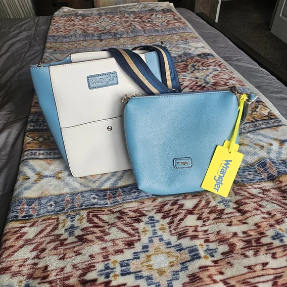 WRANGLER Like New Colorblock Cross Body 2-in-1Leather Purse/Bag Blue/white (348) - Picture 9 of 16